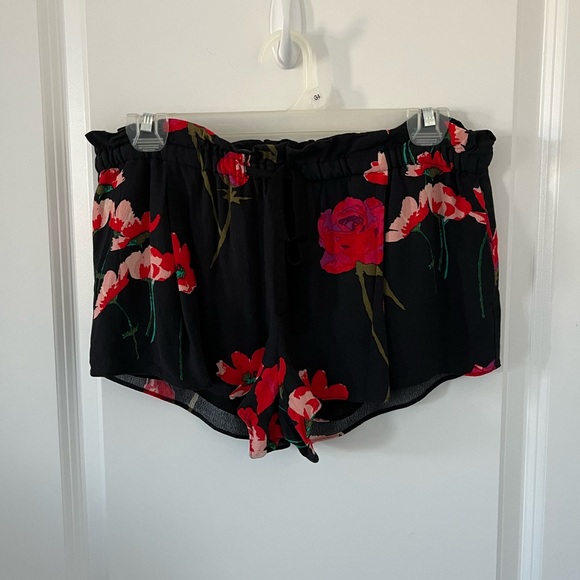 Aritzia Wilfred Montrouge Floral Shorts - Picture 3 of 7